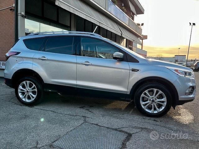 Usata Ford Kuga Titanium 120 CV (88 kW) 2017 Grigio SUV