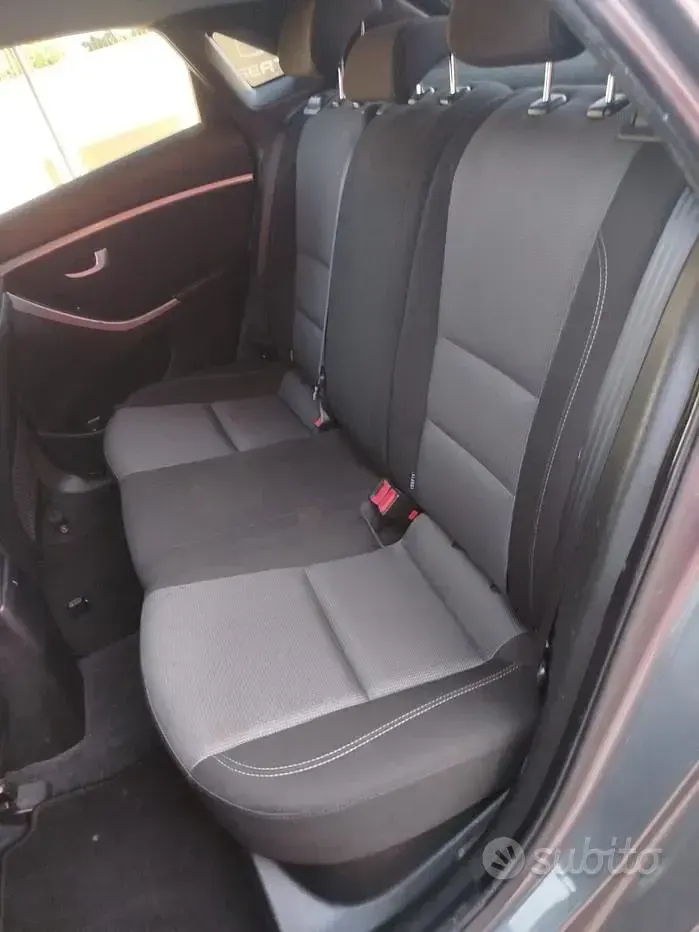 Usata Hyundai i30 Style 128 CV (94 kW) 2014 Grigio Berlina