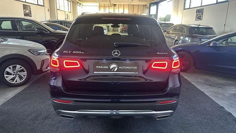 Usata Mercedes GLC300e Business 211 CV (155 kW) 2021 Blu/azzurro SUV
