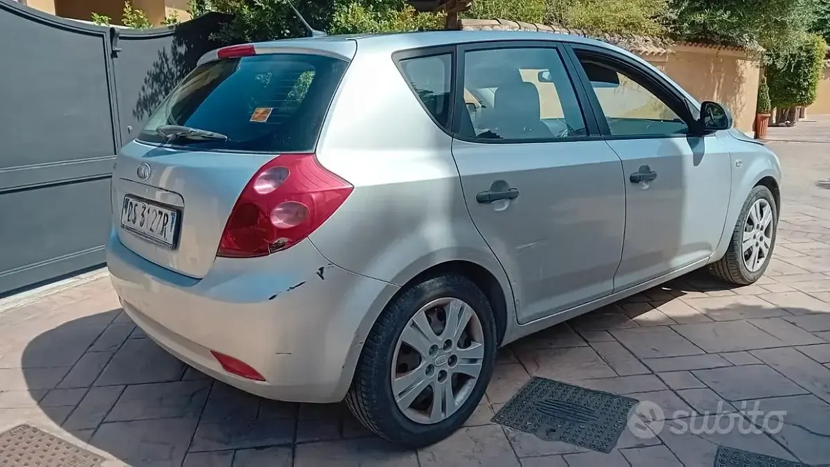 Usata Kia Ceed 109 CV (80 kW) 2008 Grigio Utilitaria