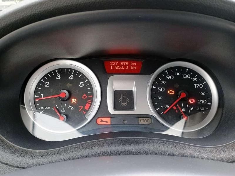 Usata Renault Clio III Dynamique 101 CV (74 kW) 2010 Nero Berlina