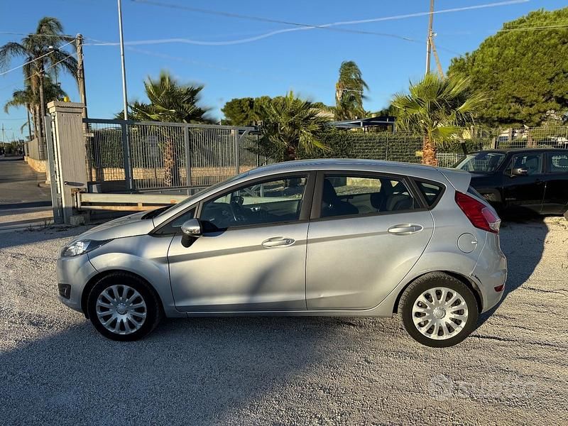 Usata Ford Fiesta 75 CV (55 kW) 2014 Argento Utilitaria