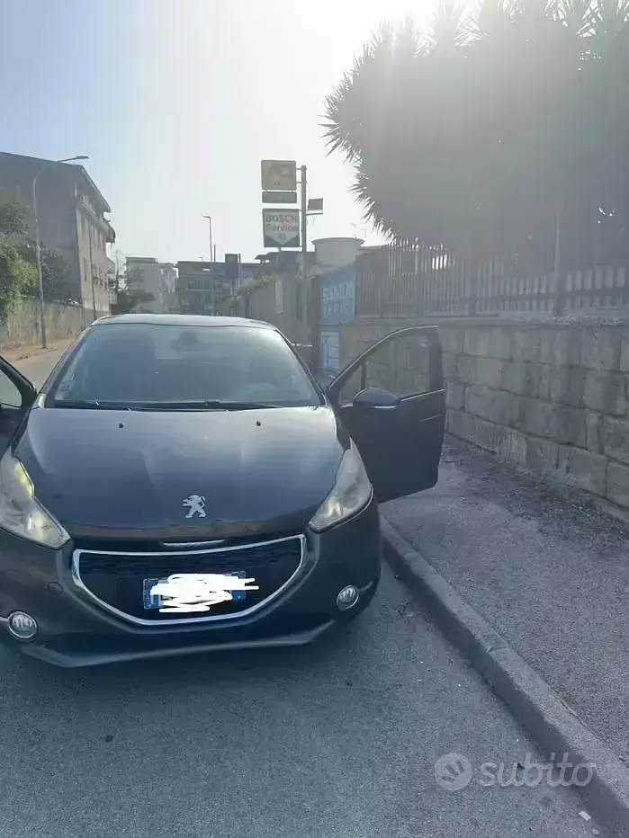 Usata Peugeot 208 68 CV (50 kW) 2013 Grigio Utilitaria