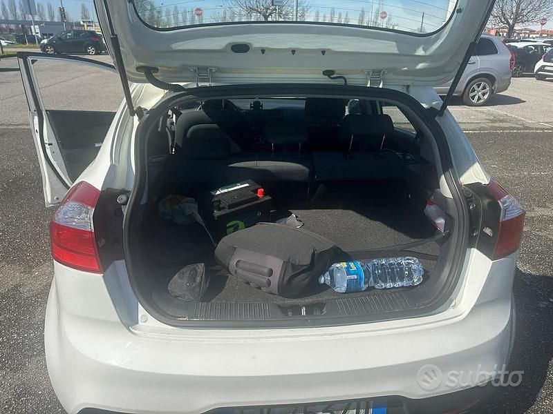 Usata Kia Rio 85 CV (62 kW) 2014 Bianco Berlina