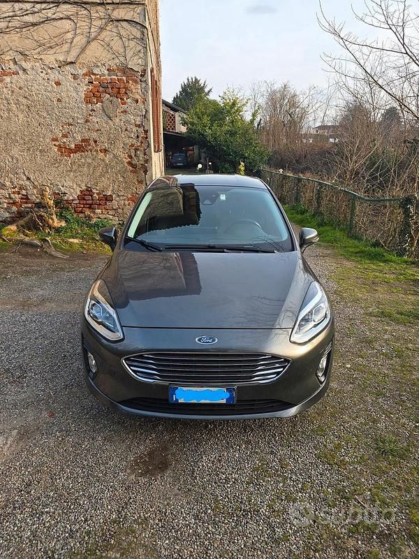 Usata Ford Fiesta Titanium 86 CV (63 kW) 2018 Grigio Utilitaria
