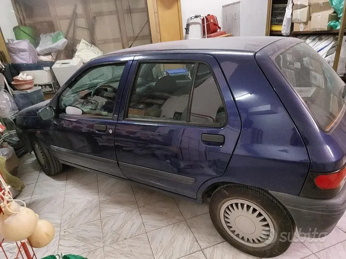 Usata Renault Clio II 58 CV (42 kW) 1998 Bluazzurro Berlina