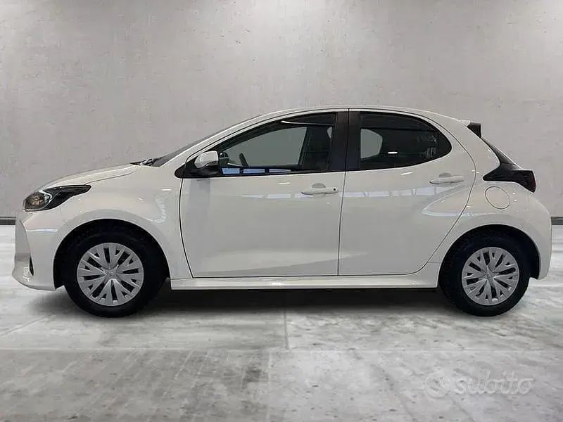 Usata Toyota Yaris Active 72 CV (52 kW) 2023 Super white Utilitaria