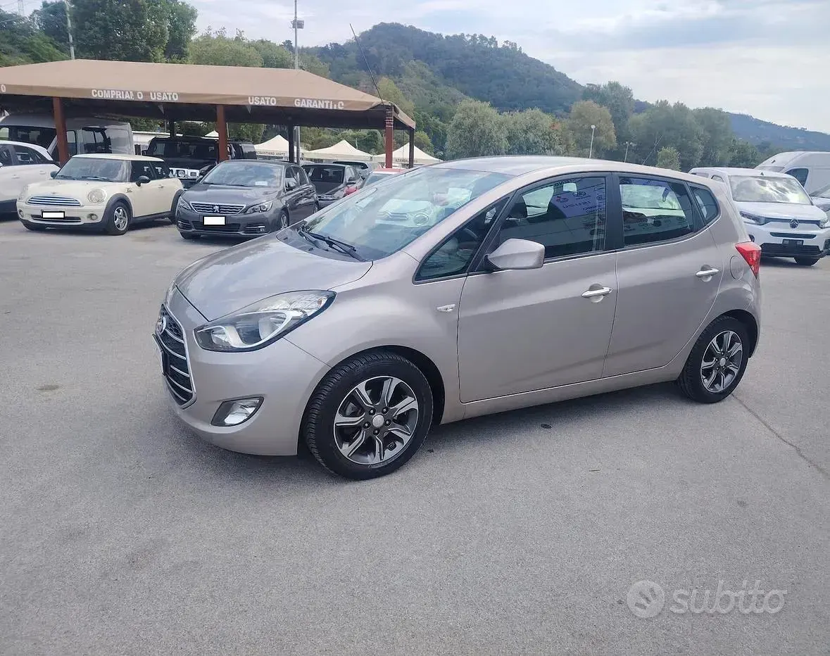 Usata Hyundai ix20 Xpossible 90 CV (66 kW) 2017 Grigio Utilitaria
