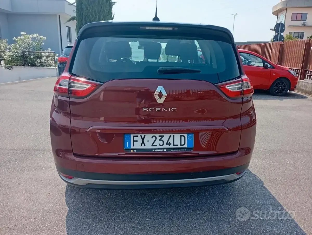 Usata Renault Scénic 120 CV (88 kW) 2019 Rosso Monovolume