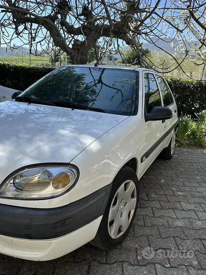 Usata Citroën Saxo 57 CV (41 kW) 2002 Bianco Utilitaria