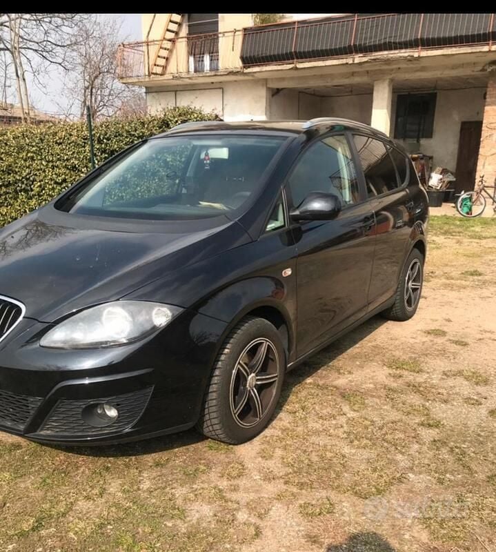 Usata Seat Altea XL Stylance 105 CV (77 kW) 2011 Nero Monovolume