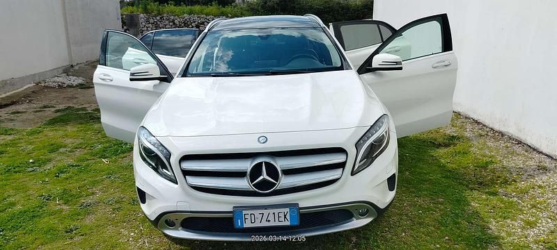 Usata Mercedes GLA220 177 CV (130 kW) 2016 Bianco SUV
