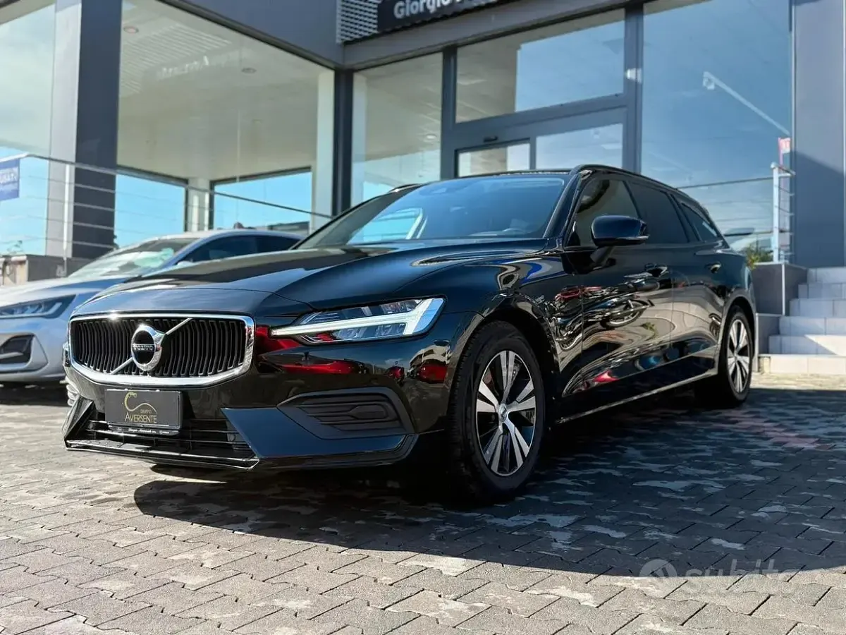 Usata Volvo V60 Business Edition 150 CV (110 kW) 2019 Nero Station wagon
