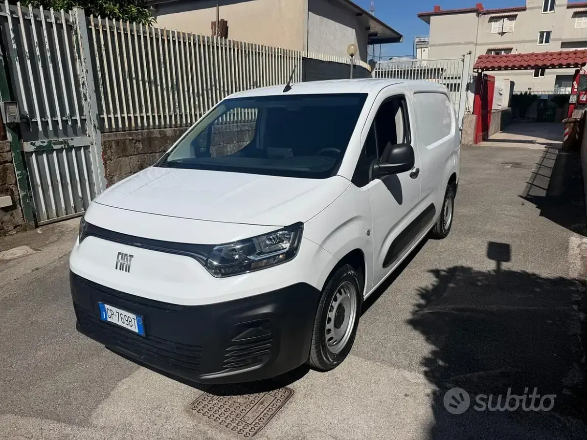 Usata Fiat Doblò 102 CV (75 kW) 2023 Bianco Monovolume