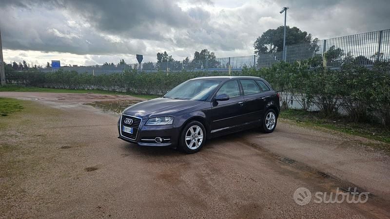 Usata Audi A3 Ambition 90 CV (66 kW) 2011 Viola Utilitaria
