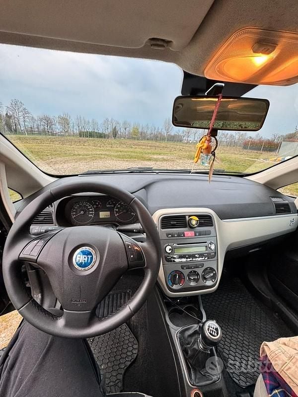 Usata Fiat Grande Punto Dynamic 95 CV (69 kW) 2006 Nero Utilitaria