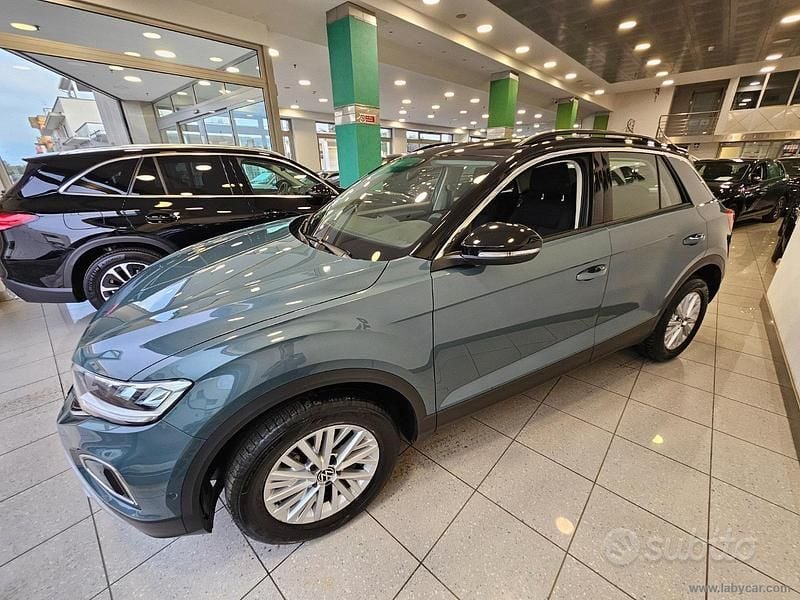 Usata VW T-Roc Life 116 CV (85 kW) 2025 Grigio SUV