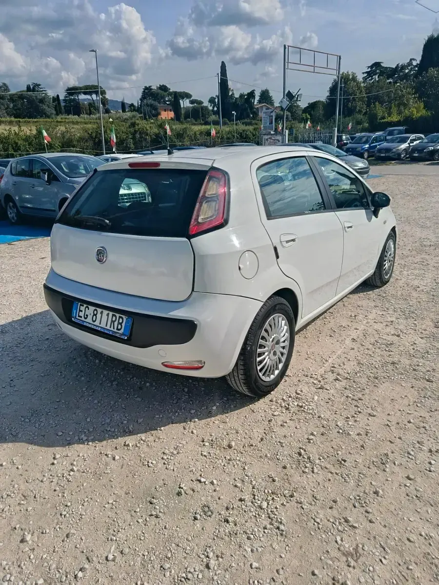 Usata Fiat Grande Punto S 75 CV (55 kW) 2011 Bianco Utilitaria