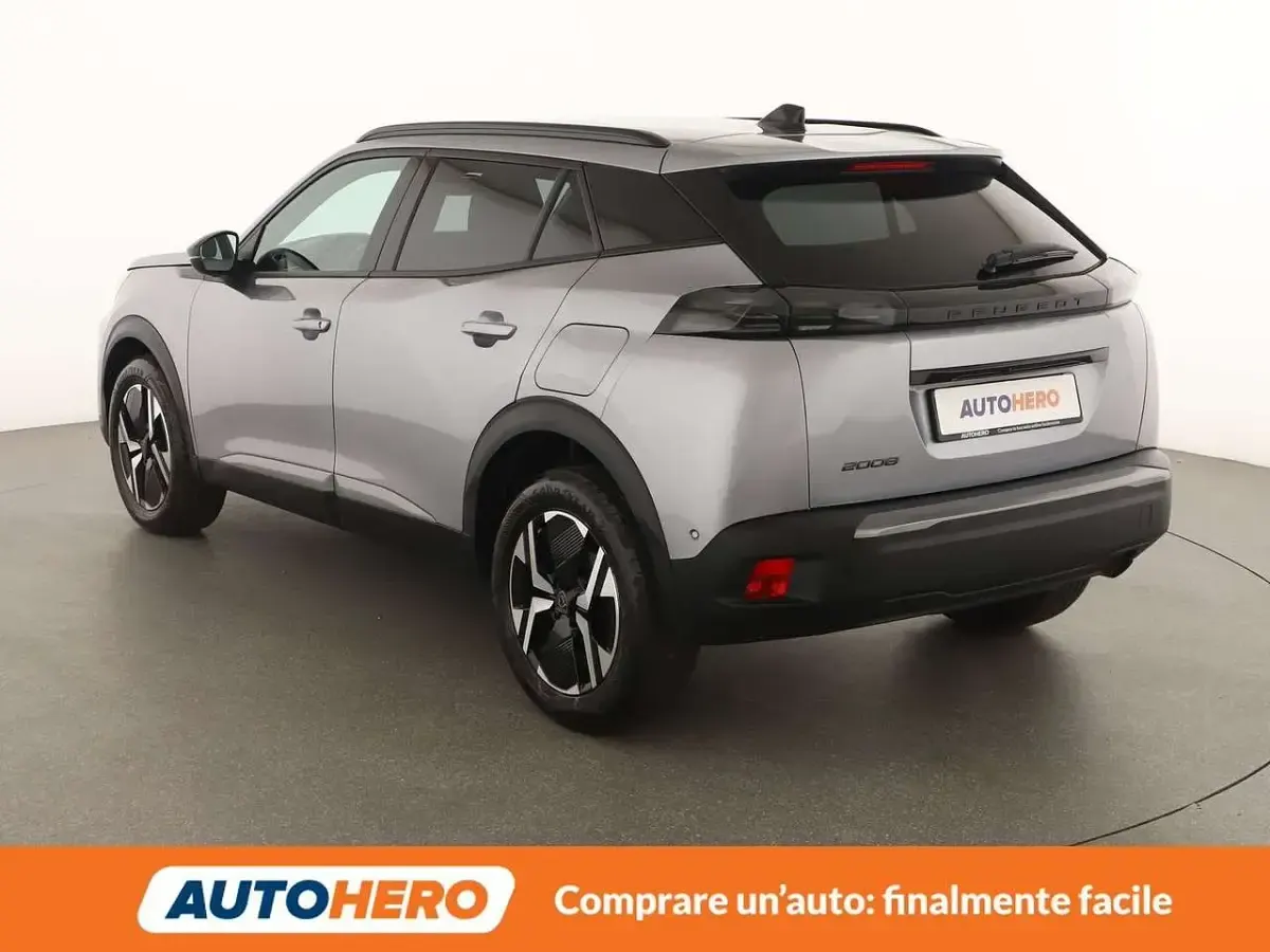Usata Peugeot 2008 Allure 101 CV (74 kW) 2024 Grigio SUV