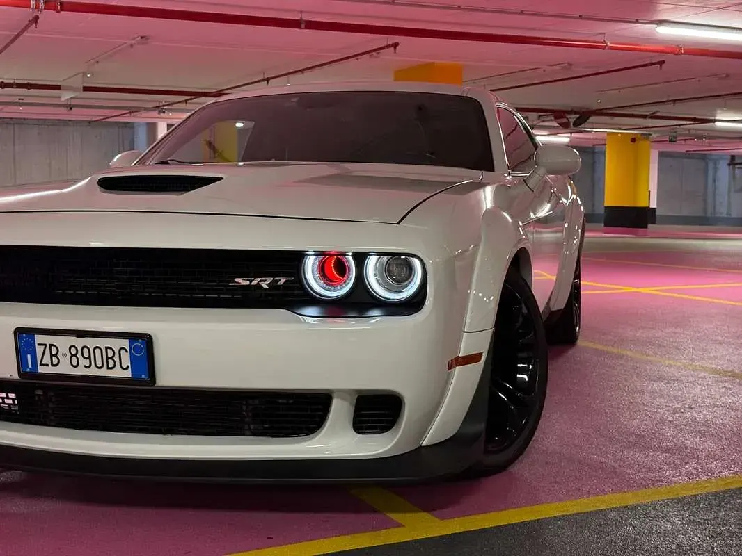 Usata Dodge Challenger 377 CV (277 kW) 2021 Bianco Coupé
