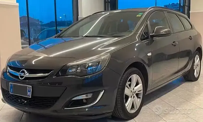 Usata Opel Astra Cosmo 120 CV (88 kW) 2013 Grigio Station wagon