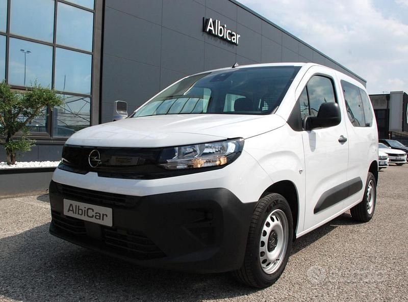 Usata Opel Combo Life Edition 100 CV (73 kW) 2024 Bianco Monovolume