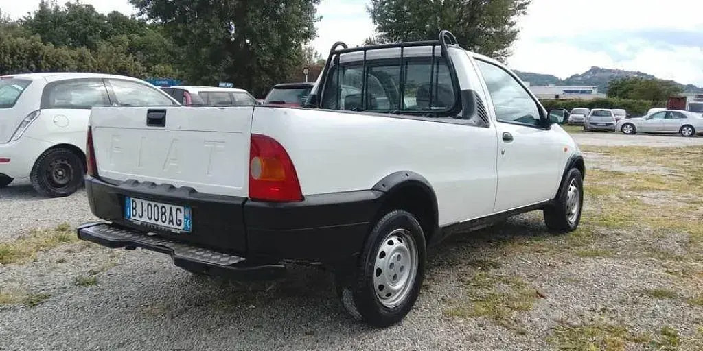 Gebraucht Fiat Strada 69 PS (50 kW) 2000 Weiß Pickup