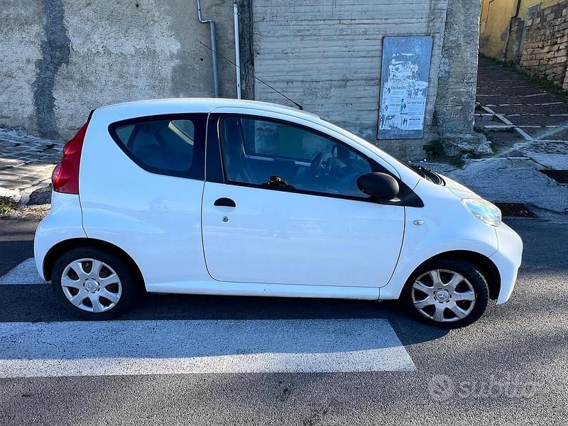Usata Peugeot 107 68 CV (50 kW) 2014 Bianco Utilitaria