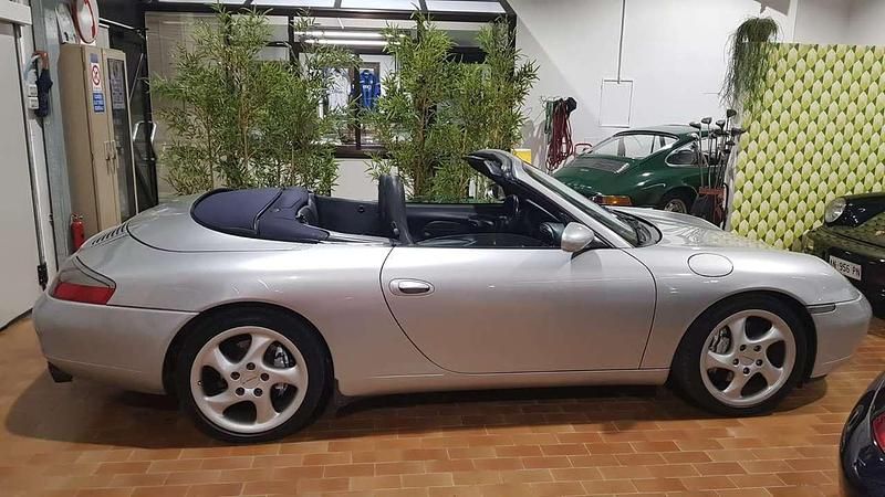 Usata Porsche 911 Carrera 300 CV (220 kW) 1998 Argento Coupé