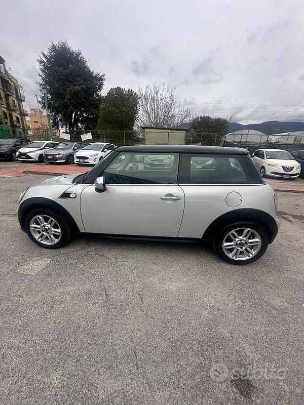 Usata Mini Cooper D 111 CV (81 kW) 2011 Grigio Utilitaria