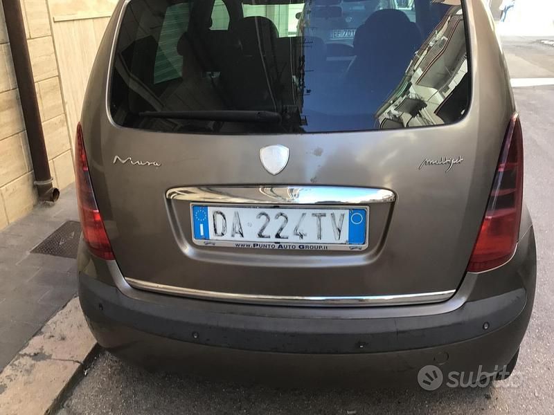 Usata Lancia Musa 101 CV (74 kW) 2006 Marrone Monovolume