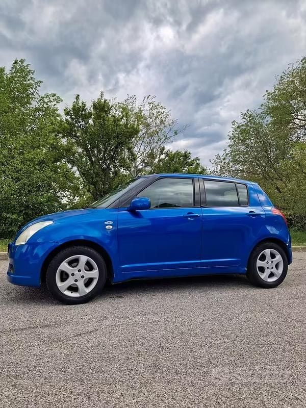 Usata Suzuki Swift 92 CV (67 kW) 2007 Blu Utilitaria