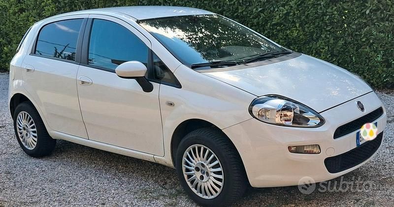 Bianco Usata 2012 Fiat Grande Punto Due volumi | 3900 € (Buon prezzo) - Immagine 1/4