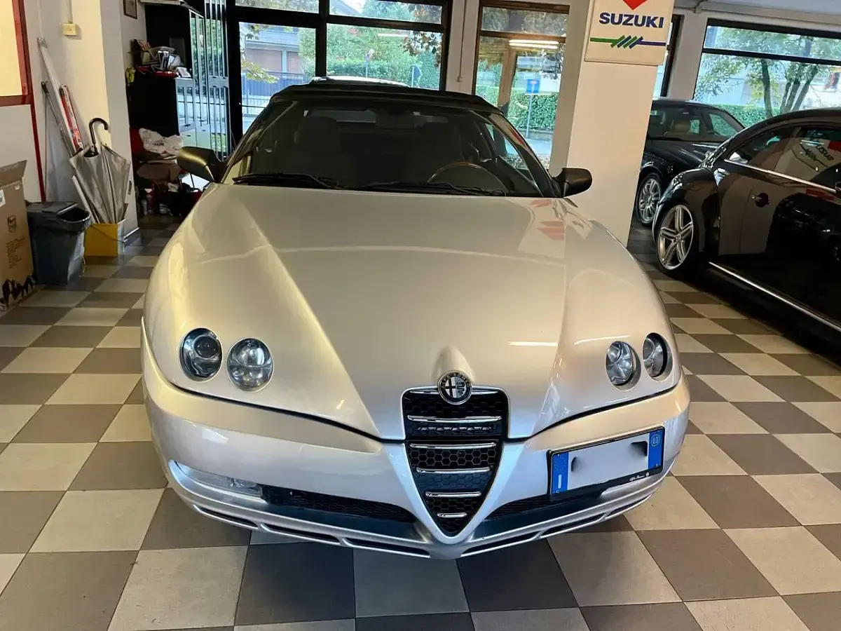 Usata Alfa Romeo Spider 165 CV (121 kW) 2003 Argento Cabrio