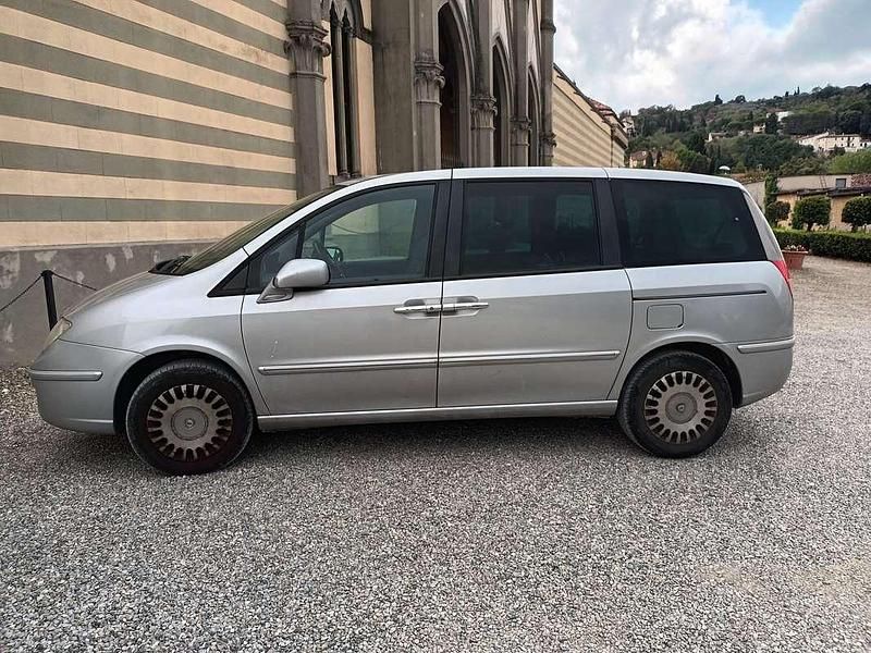 Usata Lancia Phedra 128 CV (94 kW) 2006 Argento Monovolume