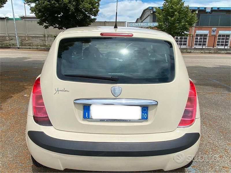 Usata Lancia Ypsilon 60 CV (44 kW) 2003 Giallo Utilitaria
