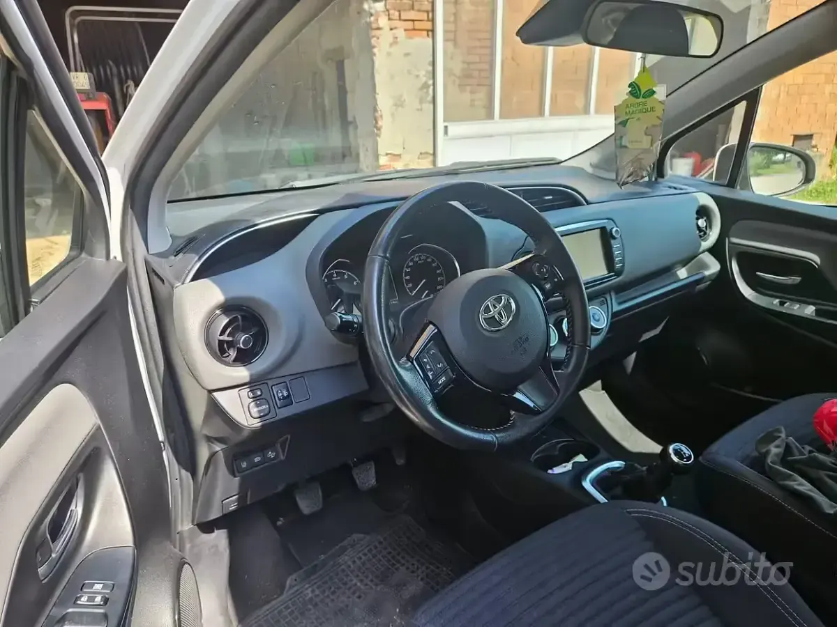 Usata Toyota Yaris 72 CV (52 kW) 2021 Bianco Utilitaria