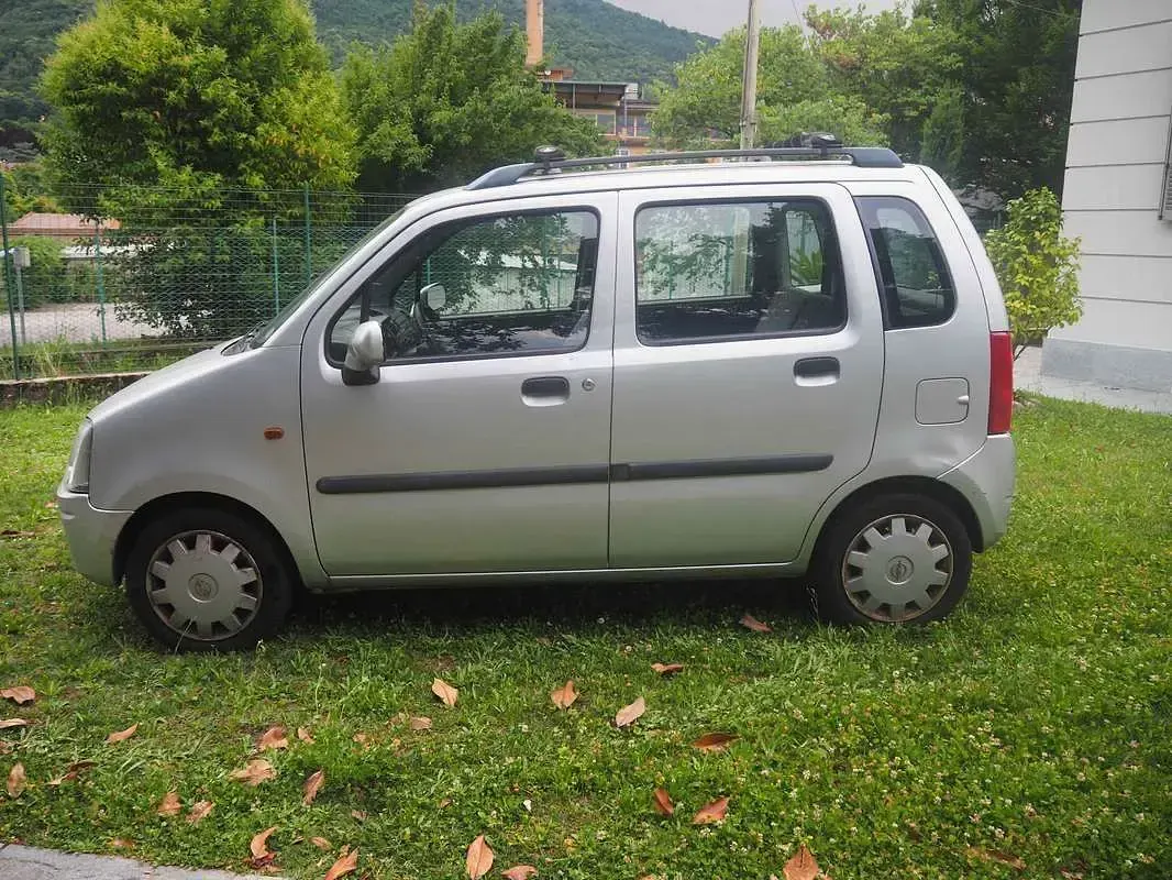 Usata Opel Agila Club 75 CV (55 kW) 2003 Argento Monovolume