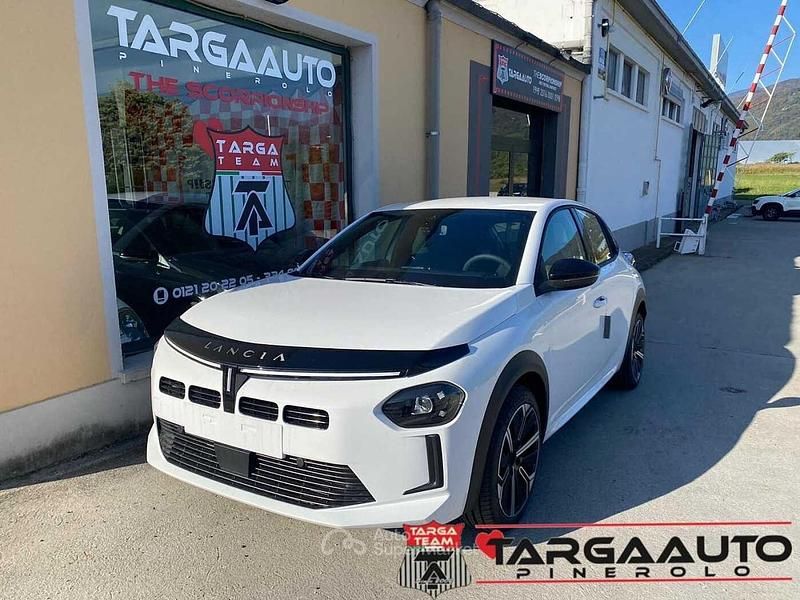 Nuova Lancia Ypsilon 101 CV (74 kW) 2026 Bianco Utilitaria