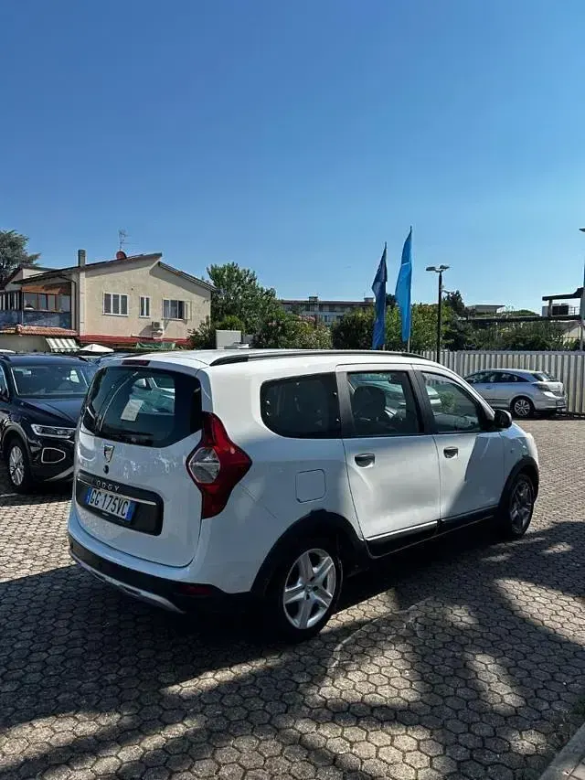 Usata Dacia Lodgy Stepway 116 CV (85 kW) 2021 Bianco Monovolume