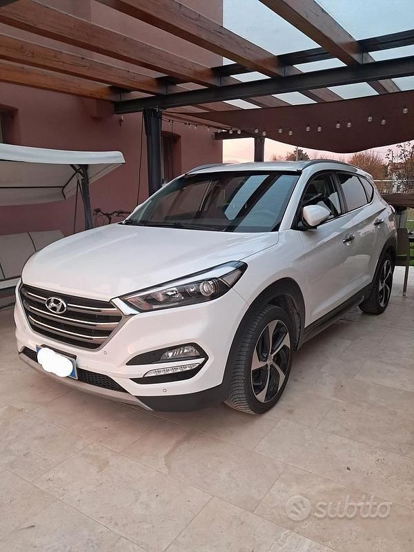 Bianco Usata 2017 Hyundai Tucson SUV | 15.000 € (Buon prezzo) - Immagine 1/2