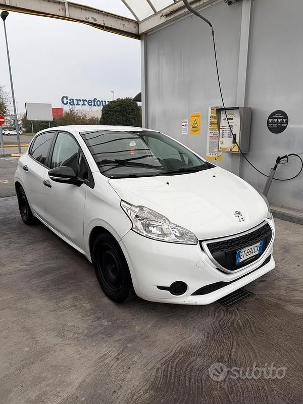 Usata Peugeot 208 68 CV (50 kW) 2013 Bianco Utilitaria