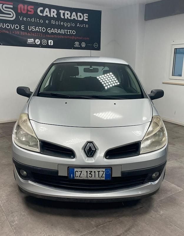 Usata Renault Clio II 86 CV (63 kW) 2006 Argento Berlina