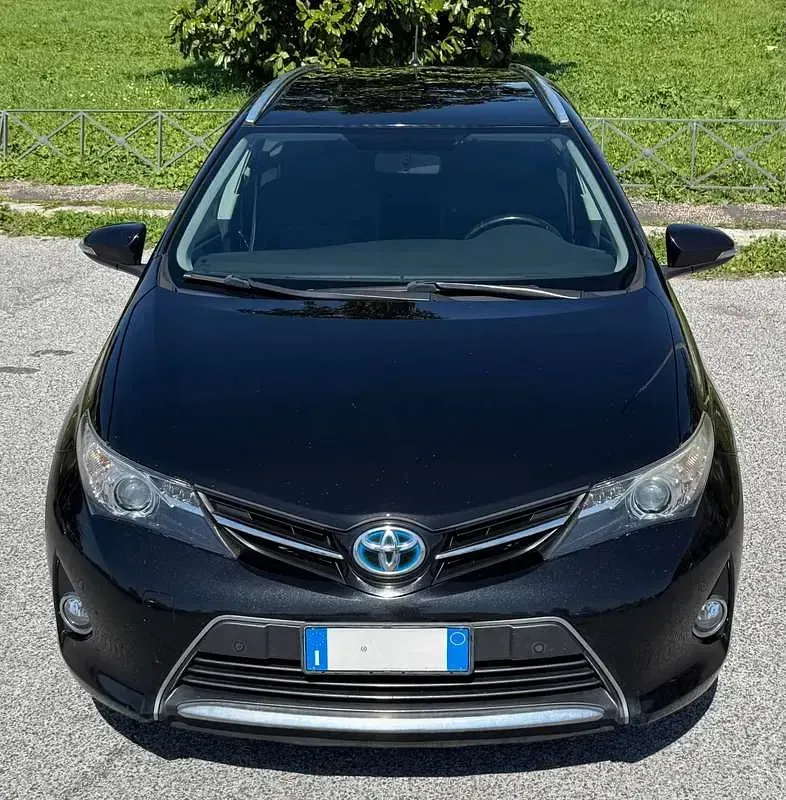 Usata Toyota Auris Hybrid Active 99 CV (72 kW) 2015 Nero Station wagon