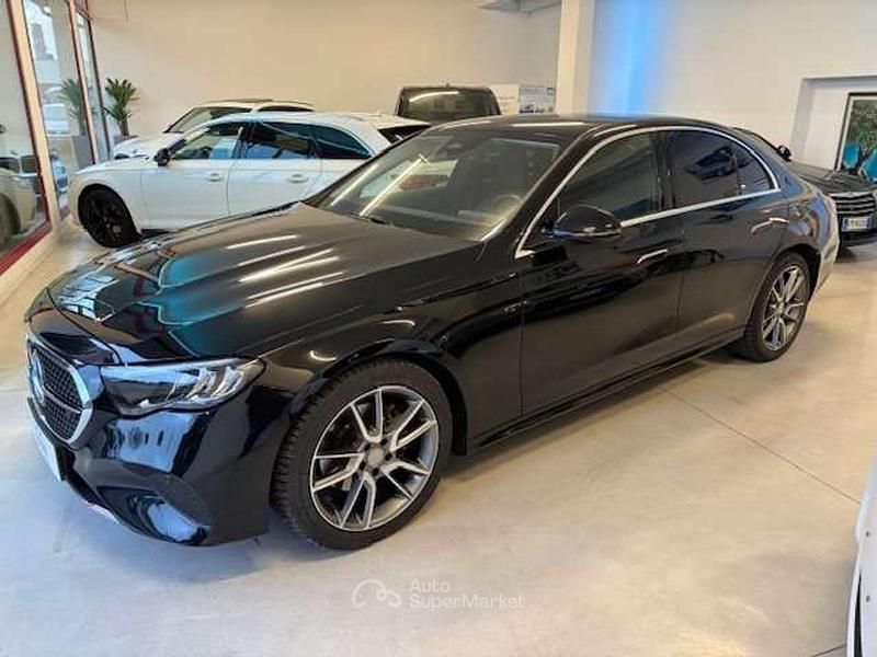 Usata Mercedes E220 AMG Line Premium 197 CV (144 kW) 2024 Nero Berlina