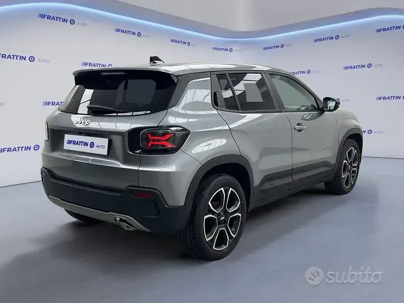 Occasion Jeep Avenger Summit 101 ch (74 kW) 2024 Gris SUV