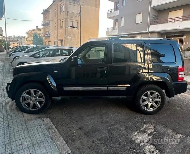 Usata Jeep Cherokee 200 CV (147 kW) 2011 Nero SUV