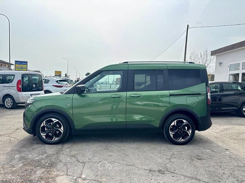 Usata Ford Tourneo Courier Titanium 125 CV (91 kW) 2024 Verde Monovolume