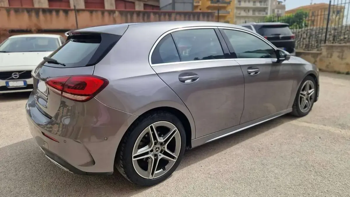 Usata Mercedes A180 Premium 116 CV (85 kW) 2019 Grigio Berlina