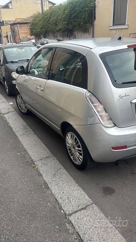 Usata 2011 Lancia Ypsilon Due volumi | 1700 € - Immagine 1/4